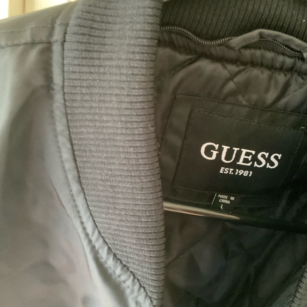 GUESS - Picture 6 of 9